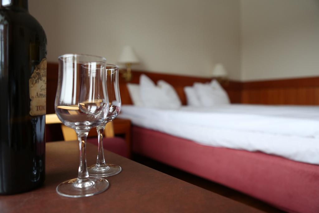 First Hotel Бенгцфорш Стая снимка